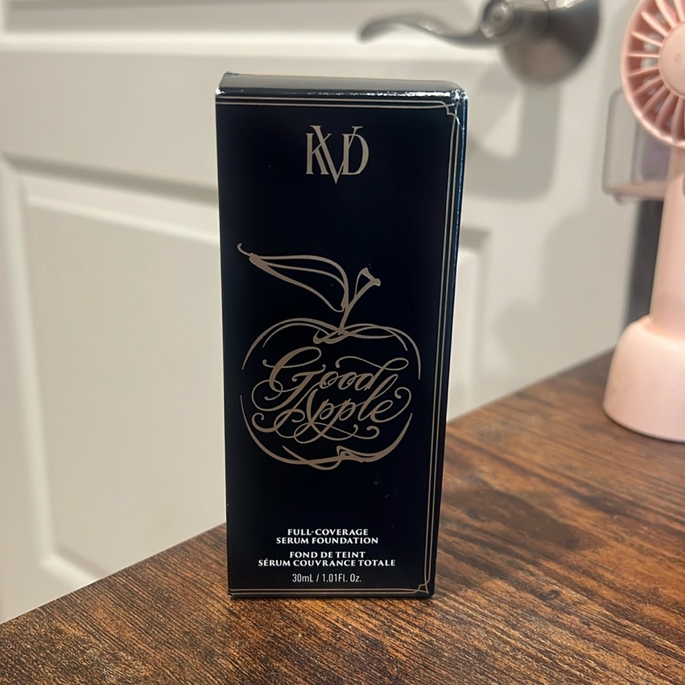 KVD Good Apple foundation in shade Medium 054 - brand new